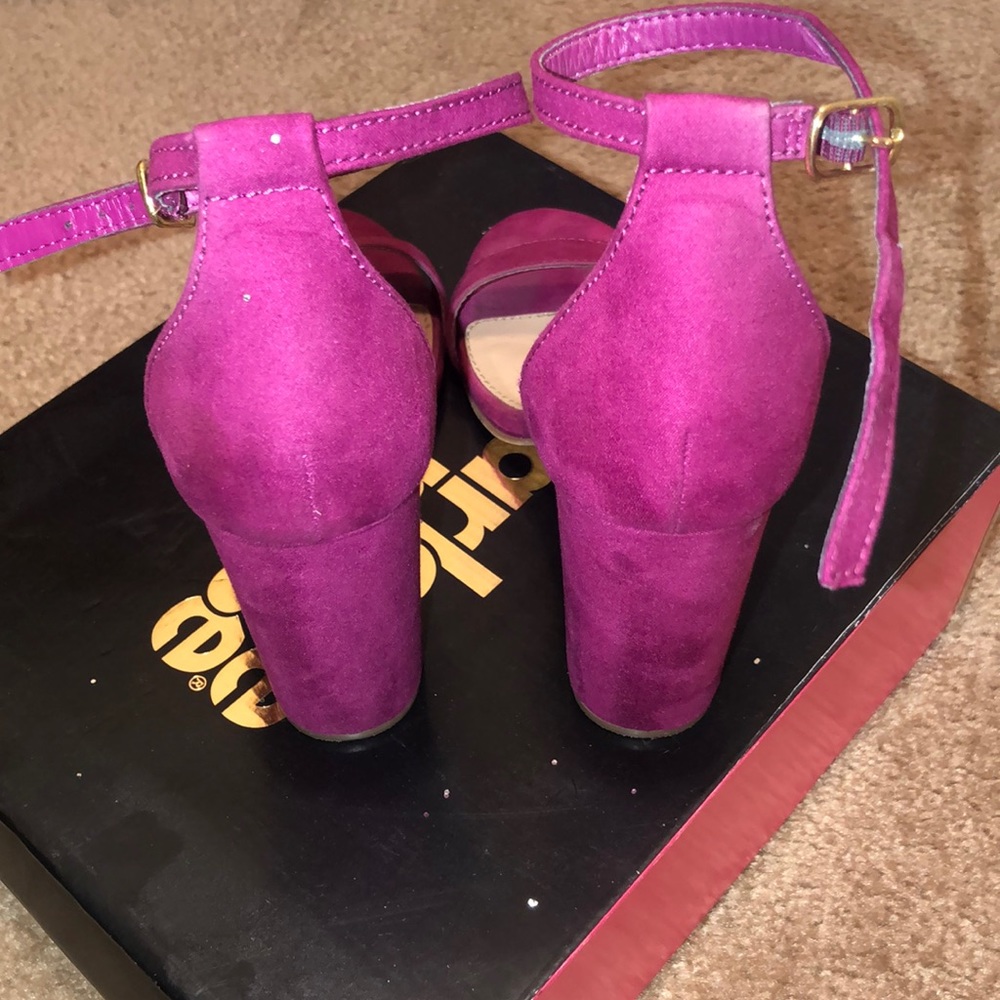 Heels - Picture 3 of 3